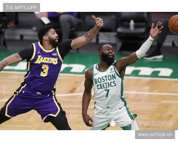 戴维斯传球视野展现持续提升，组织能力成球队关键