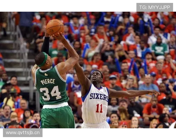 皮尔斯无球跑动拉开空间，关键回合得分结构改变比赛走势